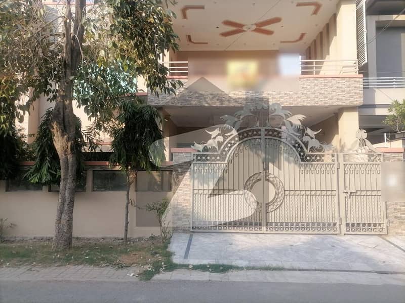 In Abdalians Society - Block C House For sale Sized 10 Marla