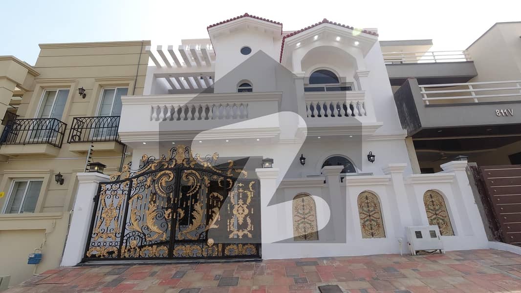 ڈی ۔ 12/1 ڈی ۔ 12 اسلام آباد میں 5 کمروں کا 8 مرلہ مکان 7.6 کروڑ میں برائے فروخت۔