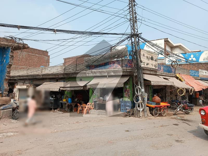 Investors Should Sale This Corner Building Located Ideally In Gulshan-e-ravi