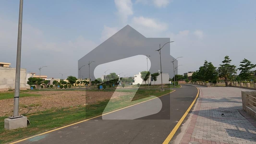 الجلیل گارڈن ۔ جیسمین بلاک الجلیل گارڈن لاہور میں 5 مرلہ رہائشی پلاٹ 40 لاکھ میں برائے فروخت۔