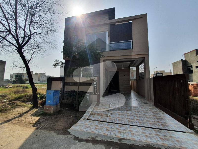 سپر ٹاون لاہور میں 3 کمروں کا 5 مرلہ مکان 1.7 کروڑ میں برائے فروخت۔