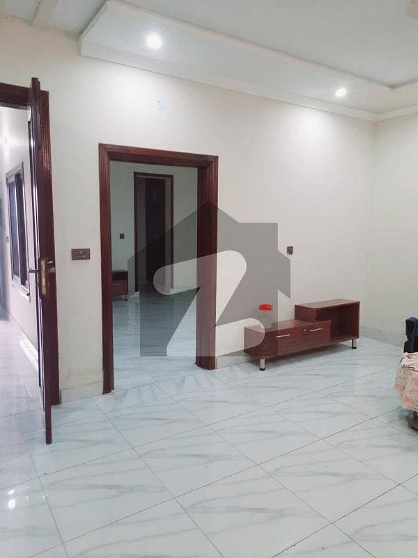 خیابان گرین ستیانہ روڈ فیصل آباد میں 5 کمروں کا 7 مرلہ مکان 1.85 کروڑ میں برائے فروخت۔