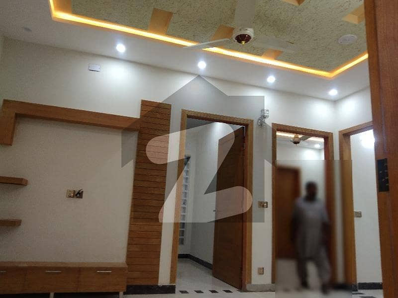 پنجاب یونیورسٹی سوسائٹی فیز 2 پنجاب یونیورسٹی ایمپلائیز سوسائٹی لاہور میں 5 کمروں کا 5 مرلہ مکان 70 ہزار میں کرایہ پر دستیاب ہے۔