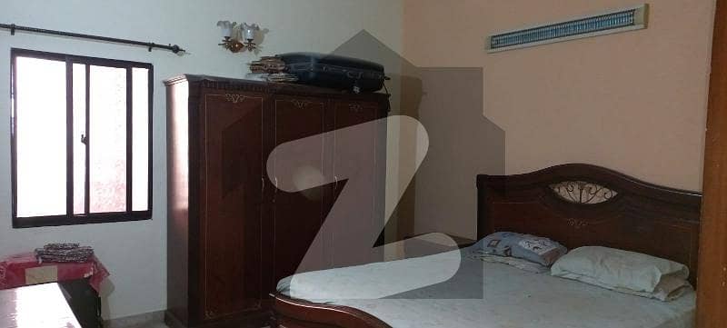 220 Square Yards Flat For rent In PECHS Block 6