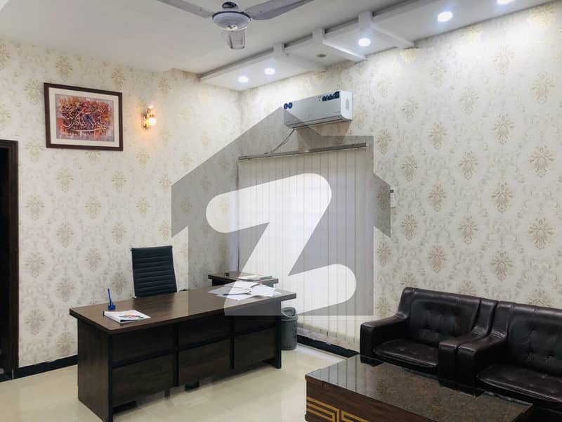 ایل ڈی اے ایوینیو ۔ بلاک جی ایل ڈی اے ایوینیو لاہور میں 5 کمروں کا 10 مرلہ مکان 90 ہزار میں کرایہ پر دستیاب ہے۔