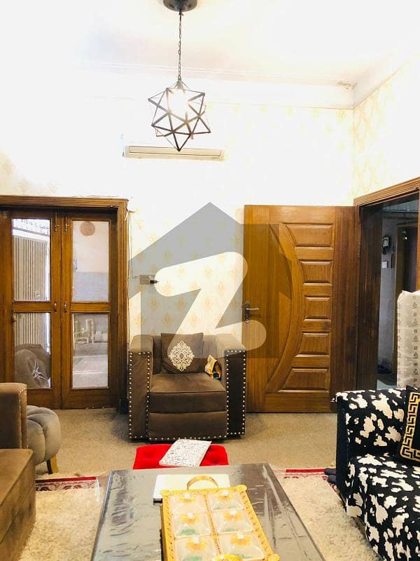 گلشنِ راوی لاہور میں 2 کمروں کا 8 مرلہ مکان 2.3 کروڑ میں برائے فروخت۔