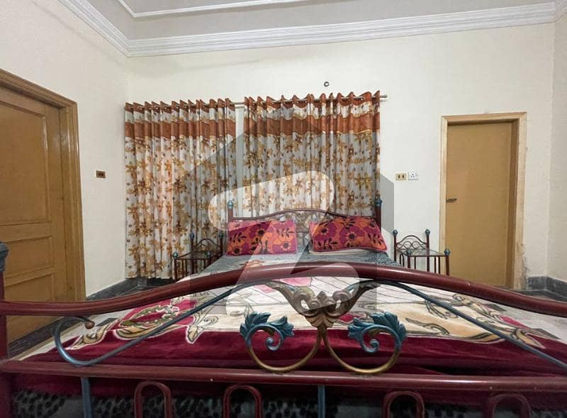 کینال روڈ فیصل آباد میں 6 کمروں کا 10 مرلہ مکان 5 کروڑ میں برائے فروخت۔