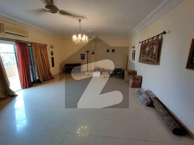 ہل پارک کراچی میں 3 کمروں کا 12 مرلہ بالائی پورشن 4.5 کروڑ میں برائے فروخت۔