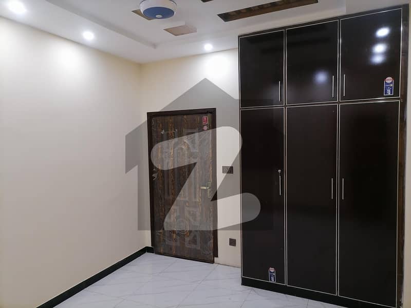 بحریہ نشیمن ۔ سن فلاور بحریہ نشیمن لاہور میں 5 کمروں کا 8 مرلہ مکان 2.22 کروڑ میں برائے فروخت۔