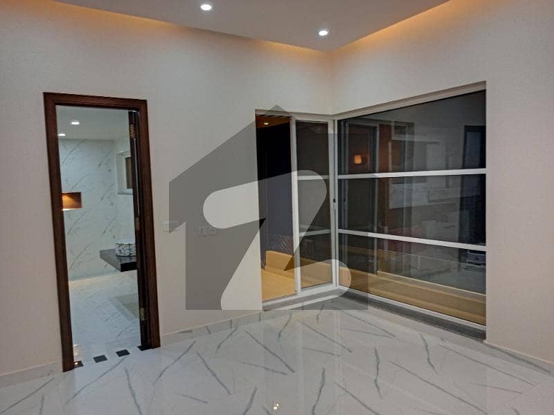 کینال روڈ فیصل آباد میں 3 کمروں کا 5 مرلہ مکان 1.7 کروڑ میں برائے فروخت۔