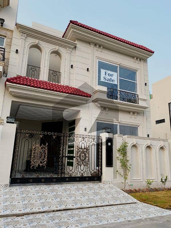 ڈی ایچ اے 9 ٹاؤن ۔ بلاک اے ڈی ایچ اے 9 ٹاؤن ڈیفنس (ڈی ایچ اے) لاہور میں 3 کمروں کا 5 مرلہ مکان 2.2 کروڑ میں برائے فروخت۔