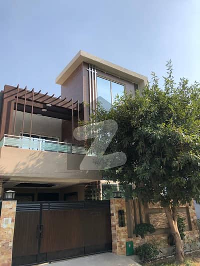 8 Marla Park Facing Ultra Modern House In C Block Bahria Orchard