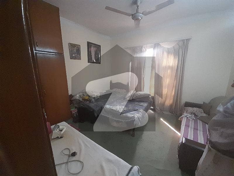 گلشنِ راوی لاہور میں 5 کمروں کا 10 مرلہ مکان 2.9 کروڑ میں برائے فروخت۔