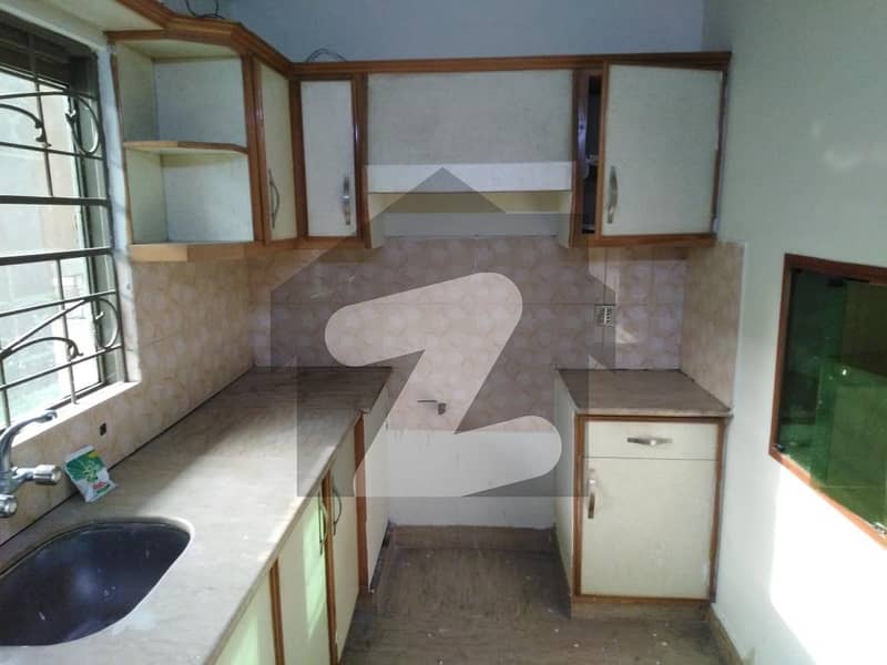 مسلم ٹاؤن لاہور میں 6 کمروں کا 1 کنال مکان 5.5 کروڑ میں برائے فروخت۔