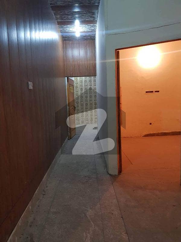 نیو چوبرجی پارک لاہور میں 2 کمروں کا 8 مرلہ مکان 1.8 کروڑ میں برائے فروخت۔