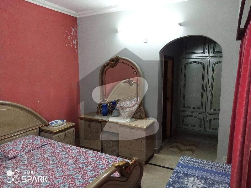 خیابان کالونی 3 فیصل آباد میں 2 کمروں کا 5 مرلہ زیریں پورشن 22 ہزار میں کرایہ پر دستیاب ہے۔