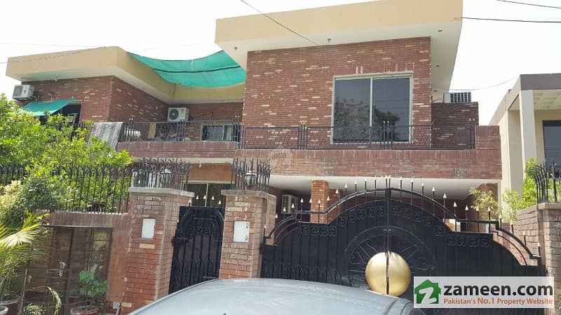Golden Opportunity 1 Kanal Beautiful Bungalow For Sale At Model Town