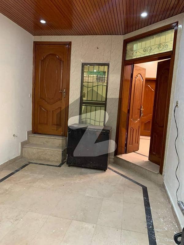 شاہ خاور ٹاؤن لاہور میں 5 کمروں کا 6 مرلہ مکان 1.6 کروڑ میں برائے فروخت۔