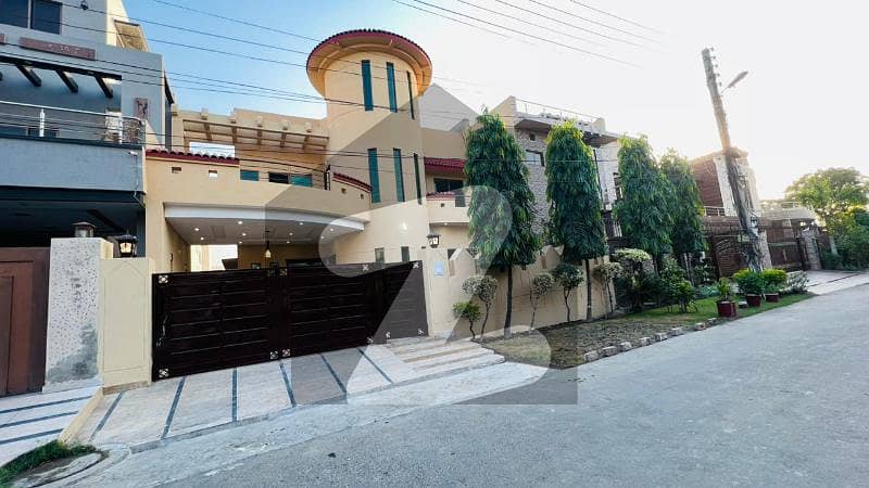 10 Marla Luxury House For Sale In F Block Valencia Town Lahore