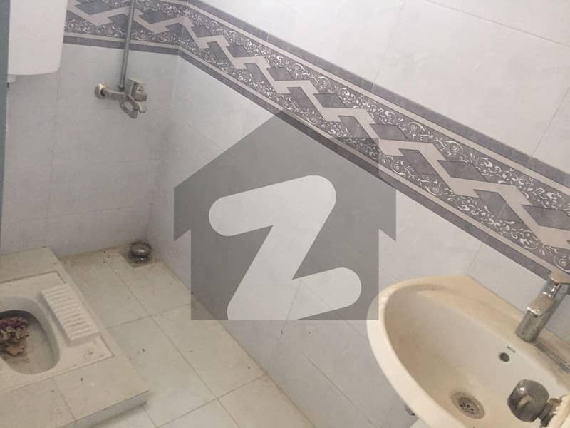 950 Square Feet Flat In Gulshan-E-Maymar Is Available