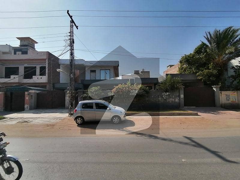1 Kanal Double Storey House Is Available For Sale In Shah-e-Alam Colony Block K Multan