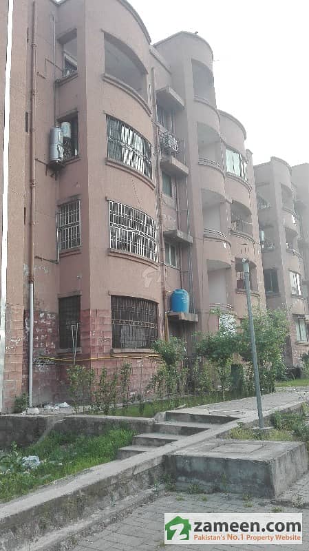 G-11/3 D Type Third Floor Apartment In Main Ibne Sina Road