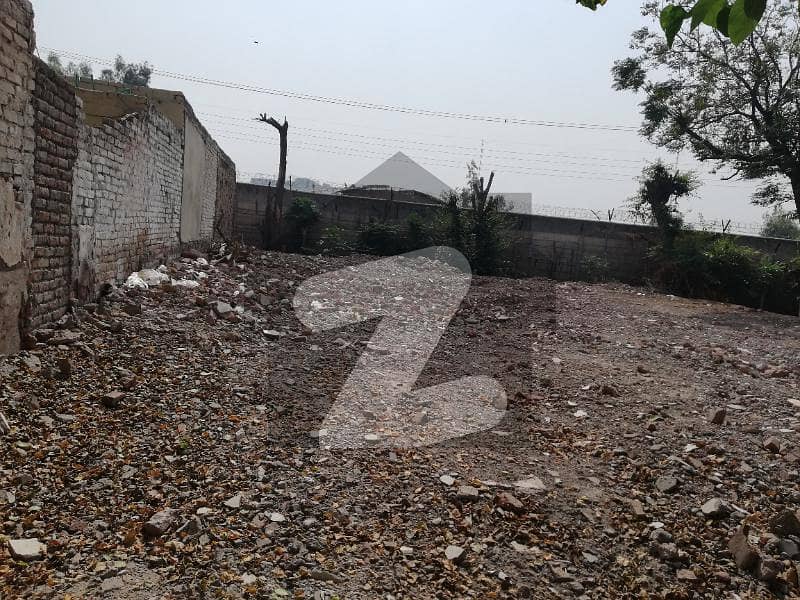 ارباب روڈ پشاور میں 1.4 کنال رہائشی پلاٹ 5.6 کروڑ میں برائے فروخت۔