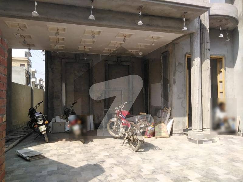 10 MARLA CORNER BRAND NEW HOUSE AVAILABLE FOR SALE IN Punjab University Society Phase 2