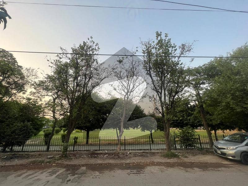 Pak Land Estate Presents Prime Location Facing Park 1 Kanal House Available For Sale In Revenue Society - Block B