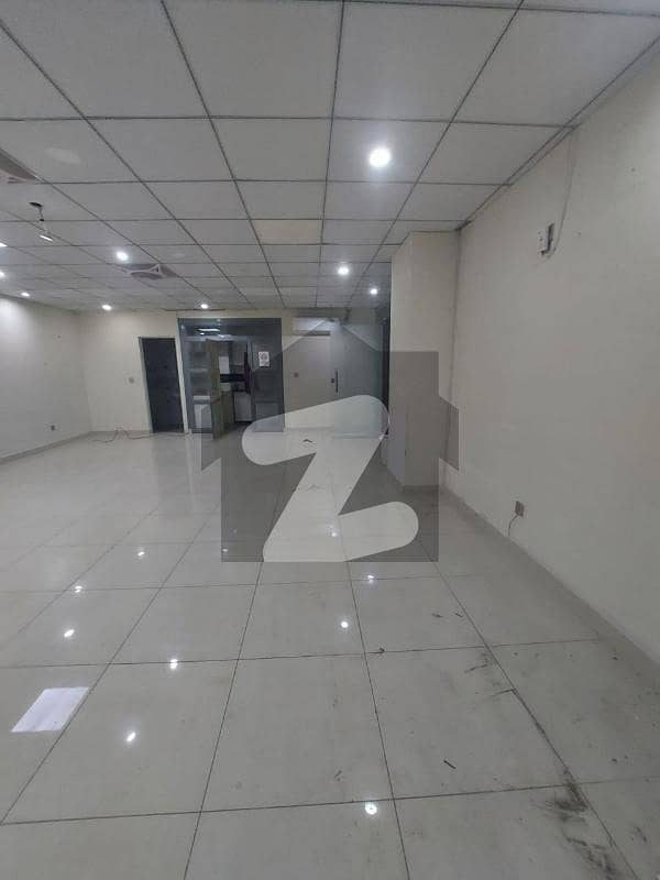 گلبرگ بزنس اسکوائر گلبرگ اسلام آباد میں 2 کمروں کا 5 مرلہ دفتر 1.4 لاکھ میں کرایہ پر دستیاب ہے۔