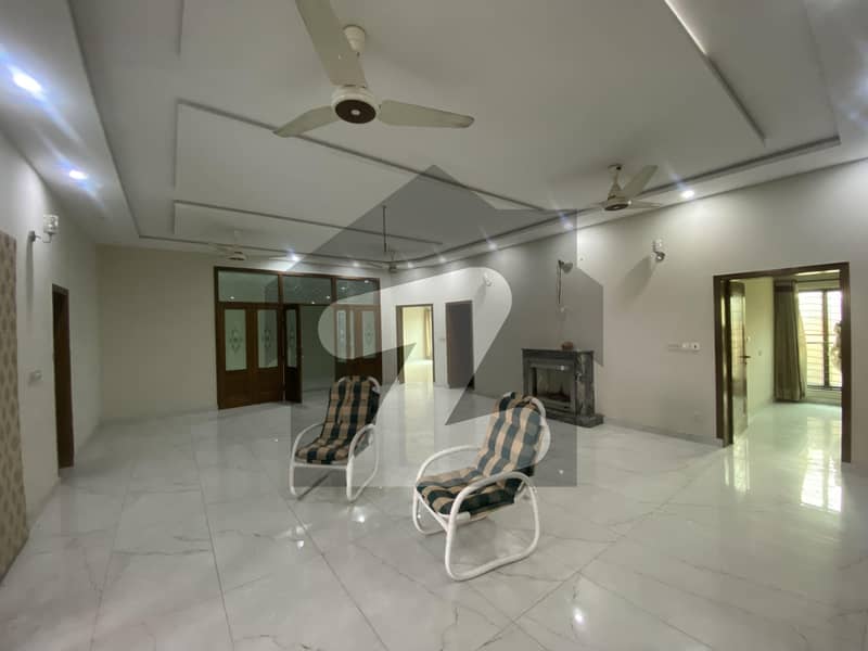 گرین ایکڑز ہاؤسنگ سوسائٹی لاہور میں 9 کمروں کا 4 کنال مکان 8.9 کروڑ میں برائے فروخت۔