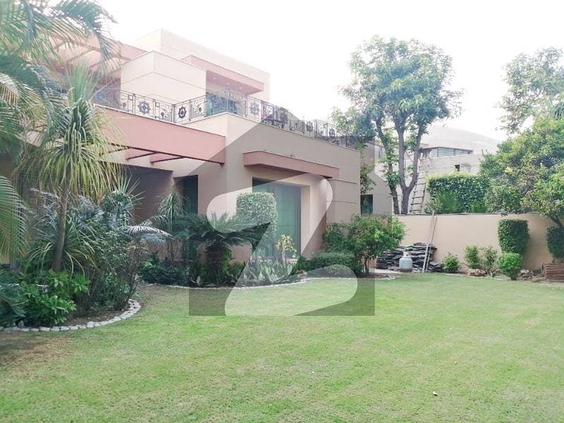 ڈی ایچ اے فیز 2 ڈیفنس (ڈی ایچ اے) لاہور میں 5 کمروں کا 2 کنال مکان 4.5 لاکھ میں کرایہ پر دستیاب ہے۔
