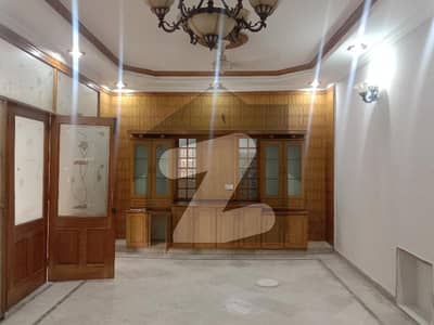 8 Marla Full House Available For Rent In H3 Block Near Emporium Mall And Canal Road Lahore