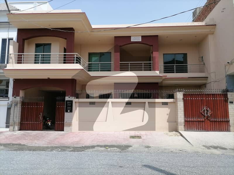 10.5 Marla House For sale Is Available In Farid Town