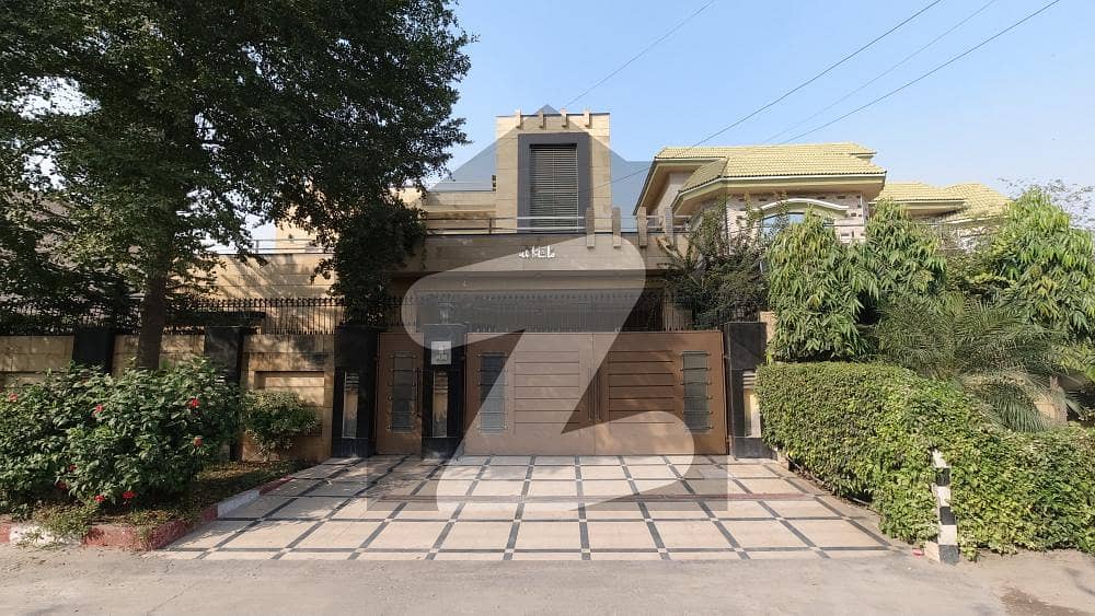 Double Storey Commercial House  In Main Front Paf Officer Colony