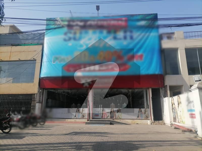 In Johar Town Phase 2 - Block G3 1 Kanal Building For sale