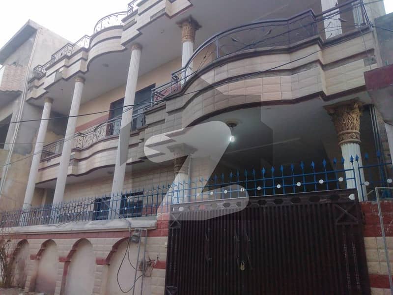 لالازار 2 راولپنڈی میں 6 کمروں کا 9 مرلہ مکان 1.6 کروڑ میں برائے فروخت۔