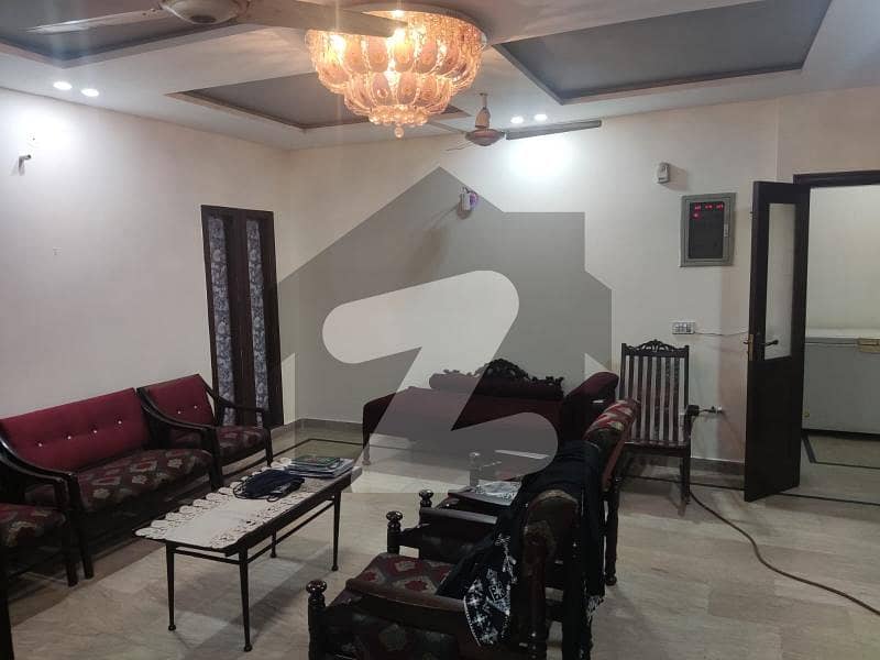 طارق گارڈن هاسنگ سکیم طارق گارڈنز لاہور میں 5 کمروں کا 10 مرلہ مکان 3.3 کروڑ میں برائے فروخت۔
