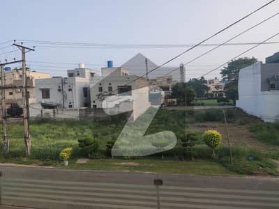 طارق گارڈن هاسنگ سکیم طارق گارڈنز لاہور میں 2 کمروں کا 1 کنال رہائشی پلاٹ 3.65 کروڑ میں برائے فروخت۔
