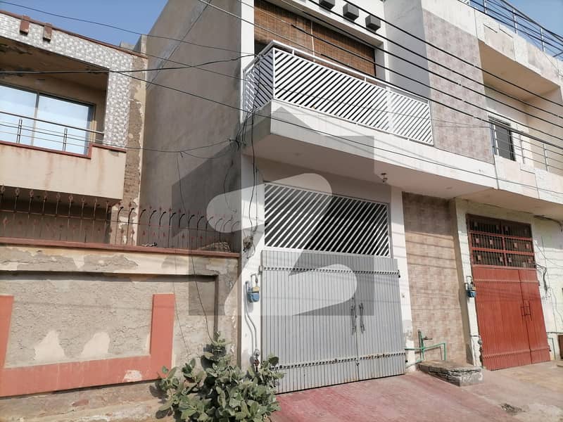 خیابان صادق سرگودھا میں 4 کمروں کا 4 مرلہ مکان 1 کروڑ میں برائے فروخت۔