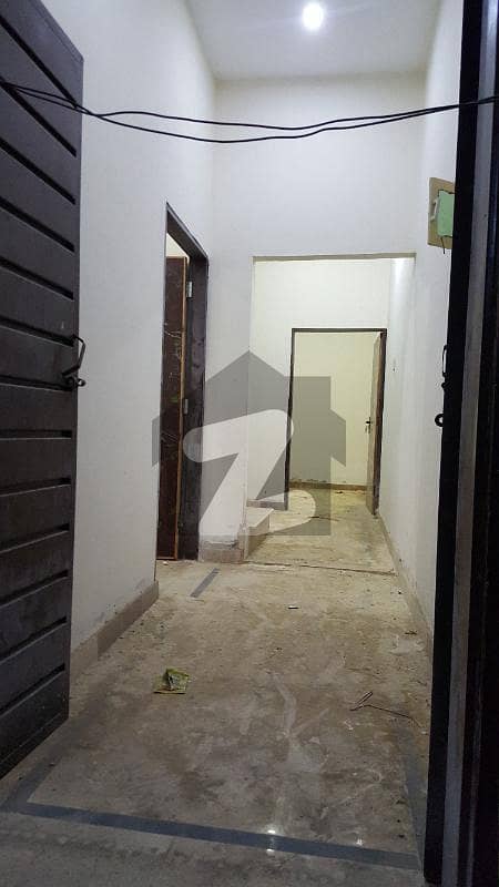 حاجی پورہ روڈ سیالکوٹ میں 4 کمروں کا 2 مرلہ مکان 65 لاکھ میں برائے فروخت۔