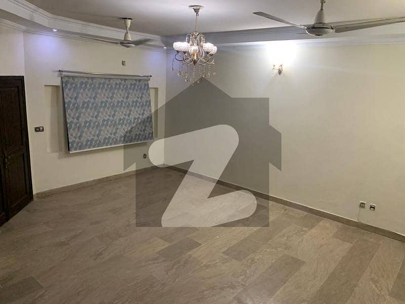 1 kanal Upper portion facing park 3 bedroom in block J valencia town