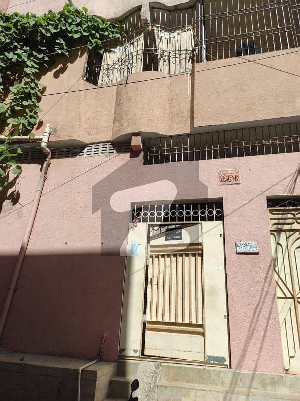 اختر کالونی جمشید ٹاؤن کراچی میں 6 کمروں کا 3 مرلہ مکان 2 کروڑ میں برائے فروخت۔