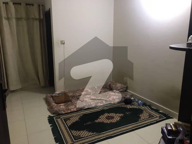 H13 Single Room Available For Rent