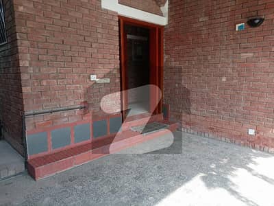 18 Marla 4 Bedroom Modern Design House For Rent In Lahore Cantt