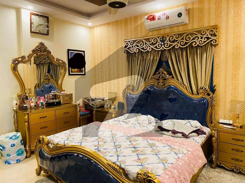 کلفٹن ۔ بلاک 4 کلفٹن کراچی میں 3 کمروں کا 12 مرلہ فلیٹ 2.6 کروڑ میں برائے فروخت۔