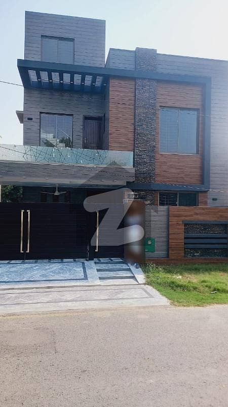 10, Marla Brand New Luxury Facing Park House Available For Rent Bahria Town Lahore