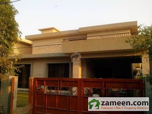 4 Bed House For Rent In F-6 4 Bed House For Rent In F-6