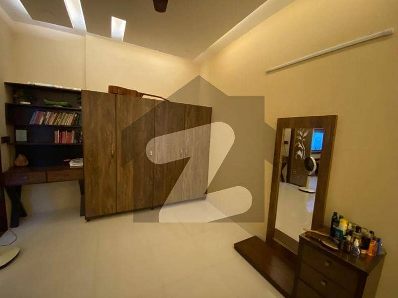کامران چورنگی کراچی میں 4 کمروں کا 5 مرلہ مکان 3.1 کروڑ میں برائے فروخت۔