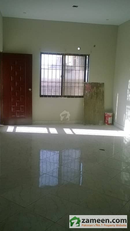 2nd Floor Upper Portion For Sale With Roof 300 Sq Yard